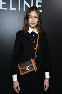 Alexa+Chung+Celine+Front+Row+Paris+Fashion+wpQ98UBW8Cwx.jpg