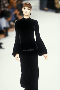 428830006_Chanel1995HauteCouture107.thumb.jpg.aef06256e2ba24660280189842d949f4.jpg