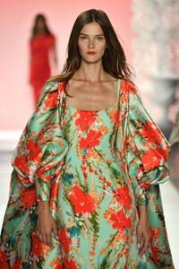 432954646_BadgleyMischkaRunwaySeptember2019Newh-UC2SsS1LTx.thumb.jpg.fe8d16dac90907bbfce4fe30876e2d6a.jpg