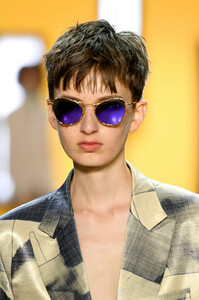 435941775_DirtyPineappleRunwaySeptember2019NewZbZcB7oMiR8x.thumb.jpg.8c70e9a1668d572e6d2d9e06ff6f31a6.jpg