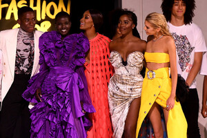 Adut+Akech+Runway+Fashion+Relief+London+2019+v9Oym9HoMzFx.jpg