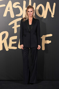 Laura+Bailey+Red+Carpet+Arrivals+Fashion+Relief+h2sLSzBnvFYx.jpg