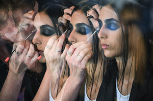 445736869_R13BackstageSeptember2019NewYorkFashioniay1BmYGaiwx.thumb.jpg.c0983c112e693f2b0ef44d6da9aaf885.jpg