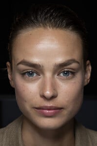 455612593_PrabalGurungSpring2020Backstagecub8imVREYdx.thumb.jpg.5111427f574e1fca0a5e1e31f841ca33.jpg
