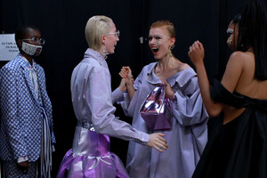 457440161_AreaBackstageSeptember2019NewYorkFashion-Kofk4x3zSvx(1).thumb.jpg.f33441605ec2ce96b766e24759bc2d36.jpg