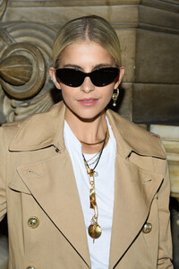 Caroline+Daur+Balmain+Front+Row+Paris+Fashion+4Z-0i3rxZwmx.jpg