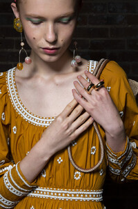 472307266_UllaJohnsonSpring2020Backstageajo3MYZScBrx.thumb.jpg.398c28d6a373e0c7ab97b701985db883.jpg