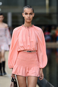 47657653_LongchampSS20RunwayShowAccessoriesDetailsJmEV3mer2Uyx.thumb.jpg.588c4dc079c82a08e624dc9ec87b1289.jpg