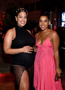 Hannah+Bronfman+Harper+BAZAAR+Celebrates+ICONS+WzPpRUO5LEwx.jpg