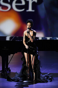 Halsey+71st+Emmy+Awards+Show+Zi-AGZ52Qm6x.jpg