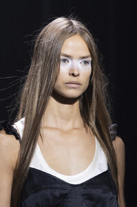 490449905_VeraWangSpring2020DetailspOQQVFNbvEPx.thumb.jpg.6e766566156ea0cdb8d33e1e98597c14.jpg