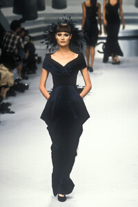 511714266_Chanel1995HauteCouture64.thumb.jpg.84e3250b0db29b65f6aa9280a9e0a808.jpg