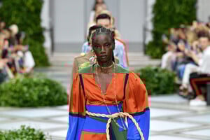 51225212_ToryBurchNYFWSS20RunwayMcGAhrIaY7Rx.thumb.jpg.e54df1f155b83e7906db3551793175de.jpg