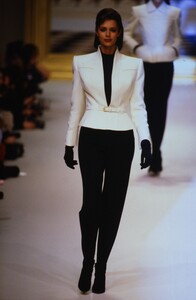 51809598_herve-leger-fw-1995-heather-stewart-whyte(24).thumb.jpg.f4fe32bf604143624f40c869356c7799.jpg