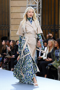 Soo+Joo+Park+Le+Defile+L+Oreal+Paris+Runway+T5acACGWYIQx.jpg