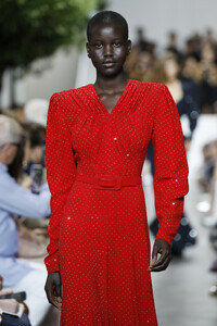 536792278_MichaelKorsCollectionSpring2020RunwayDZWEhA6l6Rwx.thumb.jpg.ad40fbae7102e4159a4824550616df83.jpg