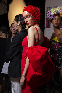 539574035_PrabalGurungSpring2020BackstageZGGobJFtetwx.thumb.jpg.0c10938c4c05112b8c5d512fbeb597d6.jpg