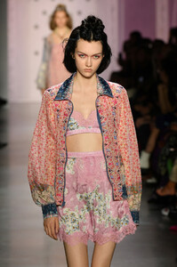 54402783_AnnaSuiRunwaySeptember2019NewYorkFashionbMK9emu83Btx.thumb.jpg.72554bc02e58b6c68adf35850c39c9a2.jpg