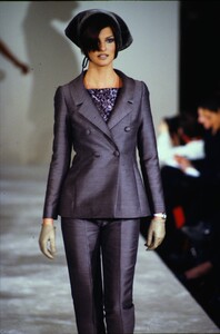 565160420_marc-jacobs-fw-1995-linda-evangelista(3).thumb.jpg.14d21e7b9a5322422f4b2aa46a18c07e.jpg