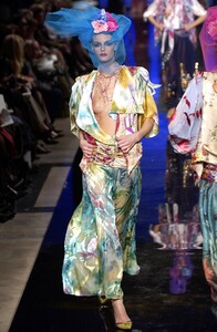 565402500_nudeemanuel-ungaro-spring-2003-couture-00420h-jaquetta-wheeler.thumb.jpg.f0cca5d0c86e52e2a650e86e5df0af88.jpg