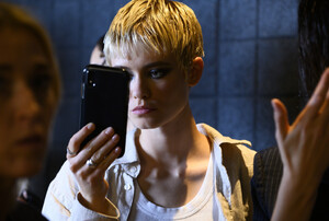 56557308_R13BackstageSeptember2019NewYorkFashionV0pzprabKdux.thumb.jpg.d355e2f3ea3817e7a5373928ac4865b1.jpg