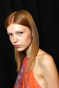 567891080_StaudBackstageSeptember2019NewYorkFashiondDYdw5vqleVx.thumb.jpg.b0842fc69a994a760b47da0ac3f39431.jpg