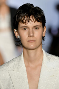 570899696_PrabalGurungRunwaySeptember2019NewYorkaJrlt129Jyax.thumb.jpg.7eb5c155fe9e49e011c9eaa5cdca3430.jpg