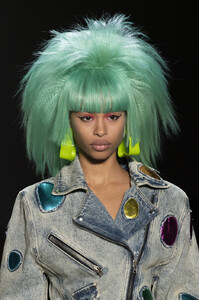 57282261_JeremyScottSpring2020DetailsvI9IBsAX1Knx.thumb.jpg.ec2fa2a9464b29827c7ee0269c346da0.jpg