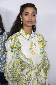 57406079_ToryBurchSpring2020Backstaged7xBXCXk3S-x.thumb.jpg.4c5199db9e7f4fa2bd2c7eaf86ad6f68.jpg