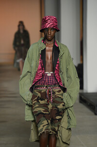 58174925_R13RunwaySeptember2019NewYorkFashionHVqFtsmsJfgx.thumb.jpg.343dfb3451436882a1e365d3c23f2e49.jpg