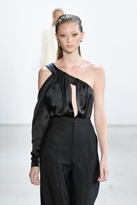 602156707_CongTriRunwaySeptember2019NewYorkFashion8iQyM-voKWXx.thumb.jpg.44c31fb74ced24ba5b2da95b3945ae38.jpg