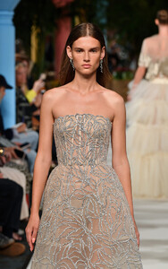 615354149_OscardelaRentaRunwaySeptember2019NewCphfpAgkyrvx.thumb.jpg.20bec5f037f9e19b7d77772a9c9ae88c.jpg