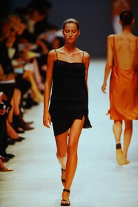 617388362_jil-sander-ss-2000(5).thumb.jpg.39ba550bb9c970d5355067315e8b92e6.jpg