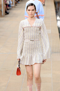617644761_LongchampRunwaySeptember2019NewYorkFashionOJpHiEYda--x.thumb.jpg.2858b1476d2f001e443f2f79ef84d89c.jpg