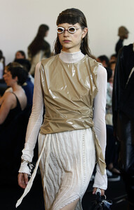 624415391_ACNESTUDIOSRunwayParisFashionWeekHauteCbwqSBlOeEox.thumb.jpg.37c7f6647ade7466e6fb3e9aeab542fb.jpg