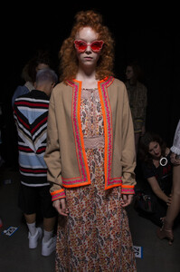 624966448_AnnaSuiSpring2020Backstagek9AjkTkK5Jlx.thumb.jpg.5ac5a7c7893ad87bb83e04ce7c01ee42.jpg