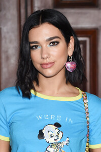 Dua+Lipa+Marc+Jacobs+Spring+2020+Runway+Show+AT2HhJ77qgRx.jpg