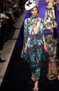 633473454_nudeemanuel-ungaro-spring-2003-couture-00340h-noot-seear.thumb.jpg.5993050d779238d597be61958c188a22.jpg