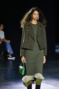 634209799_RagBoneRunwaySeptember2019NewYorkFashionu-9rNQDGON6x.thumb.jpg.d39d787bf205fa344cd081f89b8df3cb.jpg