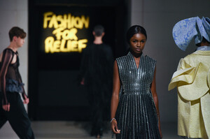 Leomie+Anderson+Runway+Fashion+Relief+London+97VdBNsxjjEx.jpg