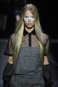 643067581_VeraWangRunwaySeptember2019NewYorkFashiontm1Cyef7_tOx.thumb.jpg.3c1fa39269502cc62ed86694c4f6c1c8.jpg