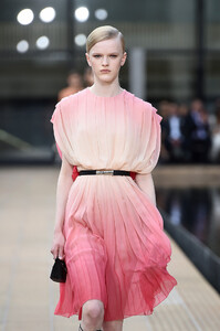 649255279_LongchampSS20RunwayShowAccessoriesDetails3wL9yCwjllxx.thumb.jpg.f3d3e9fd522f09d3b37c8570074125b0.jpg