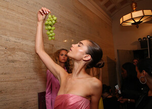 658390710_TRESemmexOscardelaRentaNYFWWYtf29YAds2x.thumb.jpg.fc834e0a61d2f80f33b02c929a895c17.jpg