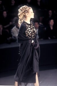 66074020_JeanPaulGaultier1993WomenRTW51.thumb.jpg.561e67b3d84c61c5b4103f8012935a89.jpg