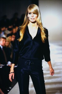661515712_marc-jacobs-fw-1995-niki-taylor(5).thumb.jpg.cb861797b08db106b93177550059dffb.jpg