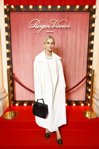Caroline+Daur+Roger+Viviver+Photocall+Press+vTxnlOXwvyZx.jpg
