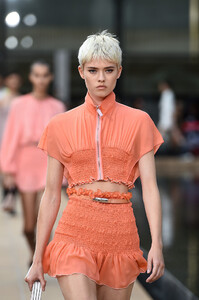 674483870_LongchampSS20RunwayShowAccessoriesDetailsbf5uVN9hmmox.thumb.jpg.bdee42ea998e4a9829299fbf3a446a81.jpg