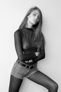 676557358_MarianaVansuitVZvxOCQ.thumb.jpg.90b97b73b5b8a1f270b1cfeebbe6518a.jpg