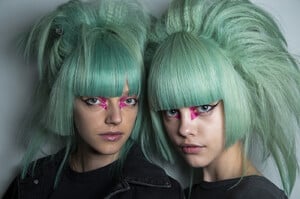 677213048_JeremyScottSpring2020BackstageALRk_IPoKxrx(1).thumb.jpg.46df88d2b5ef36b2ae696653032ef2f4.jpg