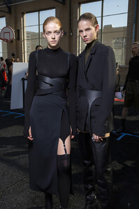 680311464_DionLeeSpring2020BackstageLpfqGLmeppbx.thumb.jpg.a97f1e0a984f0cd550fe1667e732c9cf.jpg
